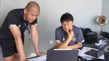 Pelatih Timnas Indonesia U-17 Nova Arianto dan Shin Tae-yong