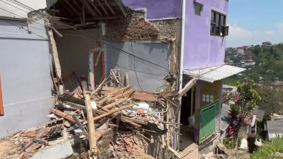 Tanah Bergerak di Cimahi Sebabkan Sejumlah Rumah Rusak