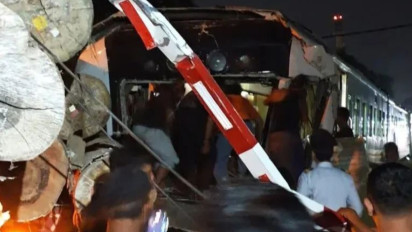 Kecelakaan KA Jenggala Vs Truk Kayu di Gresik, Asisten Masinis Meninggal Dunia