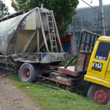 Hindari Lubang, Ibu & Anak Tewas Terserempet Truk Trailer di Pangkep