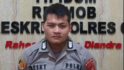 Peras Warga Hingga Jutaan Rupiah, Polisi Gadungan dan Pacarnya Diringkus Polisi