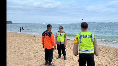 3 Santri Terseret Ombak di Pantai Balekambang, Polres Malang Kerahkan Tim Gabungan untuk Pencarian