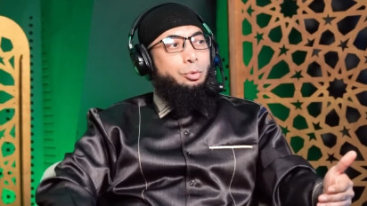 Berkaca Banyak Artis yang Peluk Agama Islam, Memang Boleh Mualaf karena Ikut Tren? Ini Pendapat Ustaz Khalid Basalamah