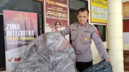 Polsek Sampung Amankan 5 Balon Udara Bermuatan Petasan yang Jatuh di Permukiman