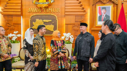 Nyanyi Bareng Lagu ‘Hidup Adalah Perjuangan’, Ahmad Dhani Ramaikan Halal Bihalal Gubernur Khofifah bersama Kepala Daerah