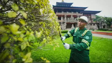 KAI Services terus melakukan ekspansi dalam melebarkan bisnisnya, salah satunya dengan melakukan kolaborasi dengan Taman Mini Indonesia Indah (TMII) dalam jasa kebersihan dan pertamanan di area TMII.