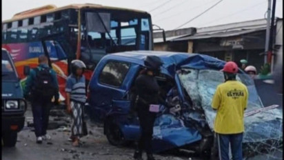 Mengerikan, Mobil Rombongan Umrah Vs Bus di Gresik, Akibatkan 7 Korban Meninggal Dunia, Ini Identitasnya