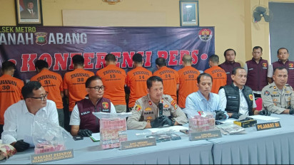 Polisi Biarkan Tas Penumpang yang Tertinggal Tergeletak Dalam Gerbong Kereta di Tanah Abang, Ternyata Ini Tujuannya