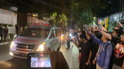 Sederet Artis Hadir Saat Jenazah Titiek Puspa Tiba di Rumah Duka