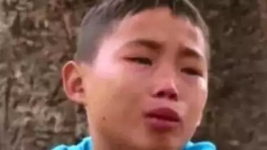 Ban Giang Long menangis menceritakan kisah hidupnya.