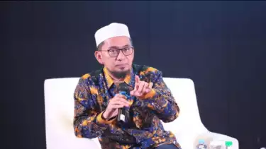 Potret Ustaz Adi Hidayat