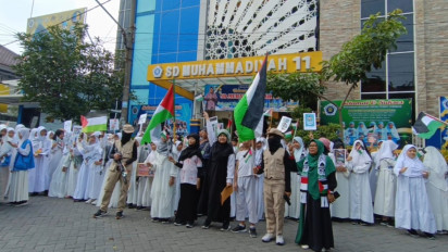 Ratusan Siswa SD Muhammadiyah di Surabaya Gelar Aksi Bela Palestina