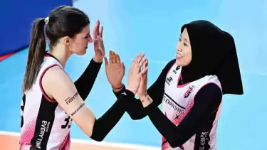 Pemain Red Sparks Megawati Hangestri dan Vanja Bukilic