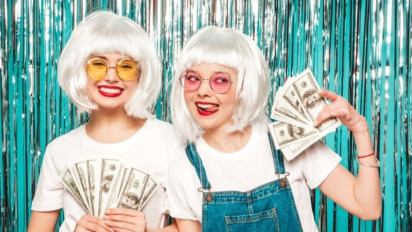 Mendadak Tajir! 3 Shio Ini Diprediksi Banjir Cuan di 18 Mei 2025: Ular Terima Bonus Fantastis, Babi Dapat Jackpot Bisnis