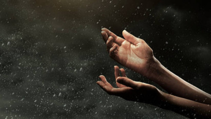 Jangan Hanya Berteduh, Saat Hujan Adalah Waktu Mustajab untuk Berdoa