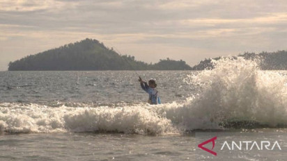 BMKG Stasiun Meteorologi Maritim Teluk Bayur Catat Potensi Gelombang Tinggi 4 Meter di Perairan Mentawai