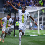 Inter Milan OTW Cuan Fantastis, Bek Murah Mereka Ditawar 40 Juta Euro oleh Klub Liga Inggris di Bursa Transfer Mendatang