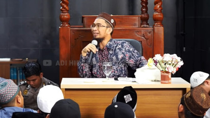 40 Rakaat Shalat Pokok Sehari Menurut Ustaz Adi Hidayat: 'Jalur Langit' Muslim Sejati