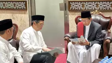 Menteri Agama (Menag) Nasaruddin Umar terima laporan dari Plt. Irjen Kemenag Faisal Ali Hasyim soal pemetaan mitigasi risiko saat puncak haji 2025 di Armuzna