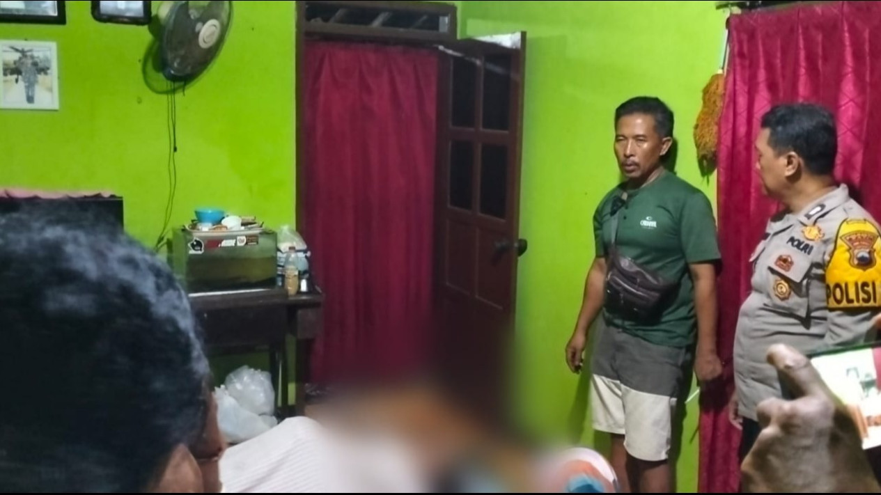 Penemuan Mayat Pria Tergeletak di Sawah Gegerkan Warga Tayu Pati
            - galeri foto