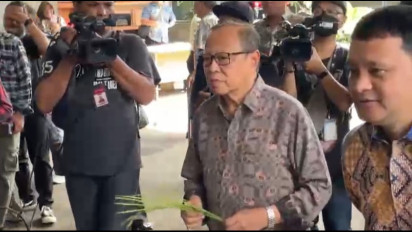 Kardinal Ignatius Suharyo Jenguk Hasto Kristiyanto di Rutan KPK