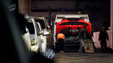 Mobil sitaan Kejagung atas kasus suap perkara korupsi ekspor CPO di PN Jakpus (1)