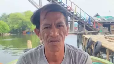 Nelayan asal Kampung Paljaya, Desa Segarajaya, Kecamatan Tarumajaya, Kabupaten Bekasi Muhammad Ramli (42).