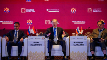 Bertemu Wakil Perdana Menteri Rusia, Airlangga Dorong Pembukaan Rute Penerbangan Langsung Jakarta-Moskow