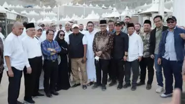 Perwakilan Kementerian Agama (Kemenag), BP Haji, dan Komisi VIII DPR RI saat melihat kondisi Armuzna menjelang ibadah haji 2025