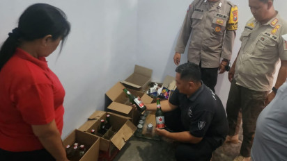 Polsek Pakisaji Gerebek Toko Jual Miras Ilegal di Malang, Pemilik Terancam Tipiring