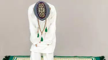 Ilustrasi rukuk saat shalat Tahajud