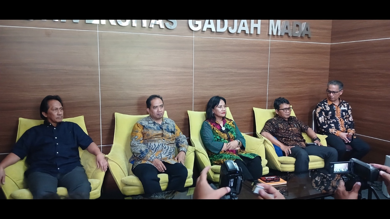 UGM Klaim Jokowi Lulusan Fakultas Kehutanan Tahun 1985
            - galeri foto