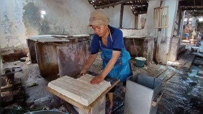 Harga Kedelai Impor Naik, Ukuran Tahu di Nganjuk Semakin Tipis