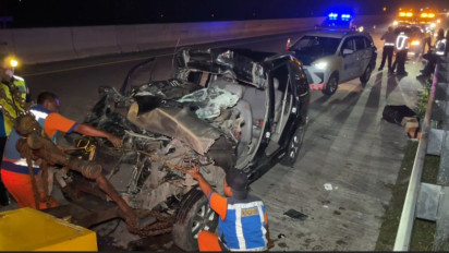 Sopir Ngantuk, Minibus Tabrak Truk di KM 548 Tol Ngawi, 3 Tewas