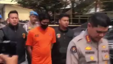 Muhammad Syafril Firdaus oknum dokter cabul di Garut memakai baju tahanan