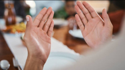 Rahasia Doa Terkabul di Hari Jumat: Penjelasan Menyentuh dari Syekh Ali Jaber