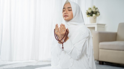 Doa Pelunas Utang ini Anjuran Ustaz Adi Hidayat Afdholnya Dibaca Setelah Ashar