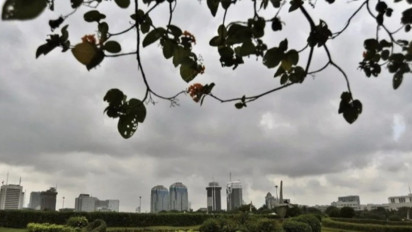 Ramalan Cuaca Hari Ini 19 April 2025, Jakarta Bakal Diselimuti Awan Tebal