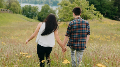 4 Zodiak Ini Diramal Paling Beruntung dalam Asmara pada 21 April 2025: Taurus Romantis Banget, Leo Saatnya Ungkapkan Cinta?