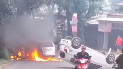 Polisi Tangkap Dua Warga Pembakar Mobil Polisi di Depok
