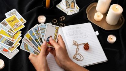 Ramalan Kartu Tarot 21 April 2025 untuk Semua Shio: Kenangan Masa Lalu Kelinci Akan …