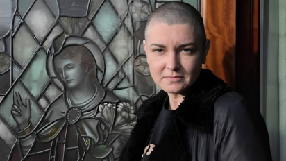 Kisah Mualaf Sinead O'Connor, Penyanyi Kontroversial Era 90-an Masuk Agama Islam gegara Al-Quran meski Pernah Jadi Pendeta