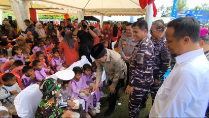 Kasal Bagikan 1.500 Makanan Bergizi dan Tinjau Program Ketahanan Pangan TNI AL di Takalar