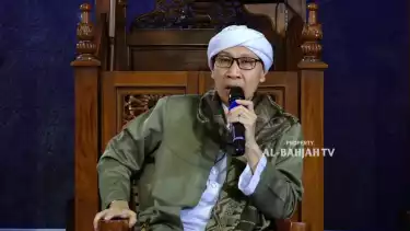 KH Yahya Zainul Ma arif alias Buya Yahya
