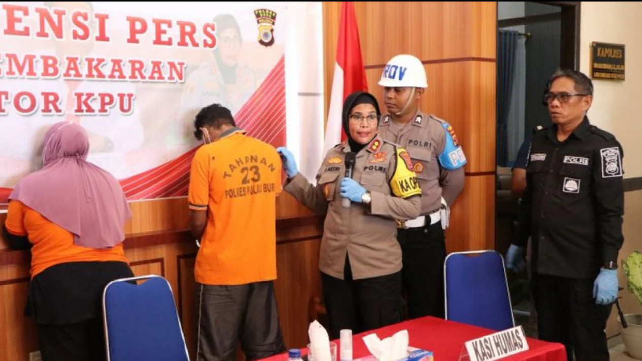 Terkuak, Motif Bendahara KPU Buru Maluku Bakar Kantor
            - galeri foto