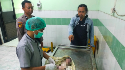 Bayi Meninggal Ditemukan dalam Bak Sampah Pabrik Boneka