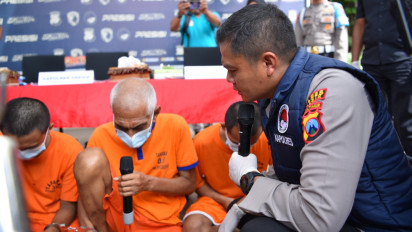 Gegara Terlilit Hutang Pinjol, Seorang Kakek di Gresik Nekat Jadi Pengedar Narkoba, 160 Paket Sabu dan Pengendali Diamankan Polisi