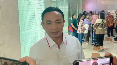 Dirreskrimum Polda Jawa Barat, Surawan di Gedung DPR, Jakarta Pusat, Senin (21/4).