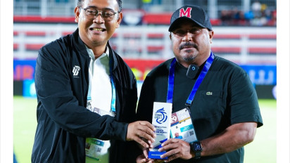 Bawa Malut United Bersaing di Lima besar Klasemen, Imran Nahumarury Didapuk sebagai Pelatih Terbaik Liga 1