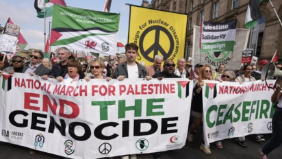 Pakai Sweater Bergambar Peta Palestina, Aktivis Ditahan di Heathrow